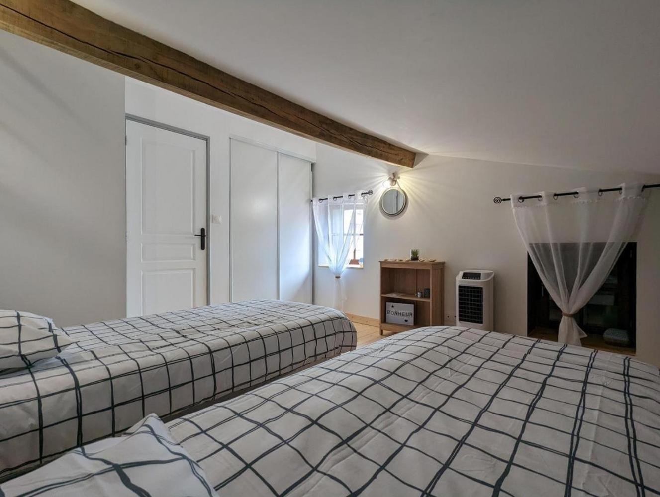 Gite La Rive Gauche Saint-Meme-les-Carrieres Exterior photo